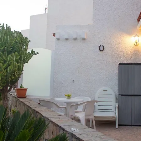 2-br Townhouse, Best Location In Las Americas! Appartement